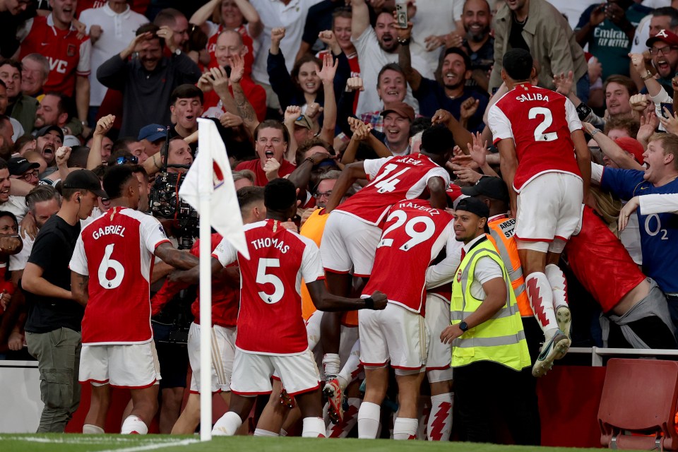 Arsenal defeated Manchester City thanks to a late winner