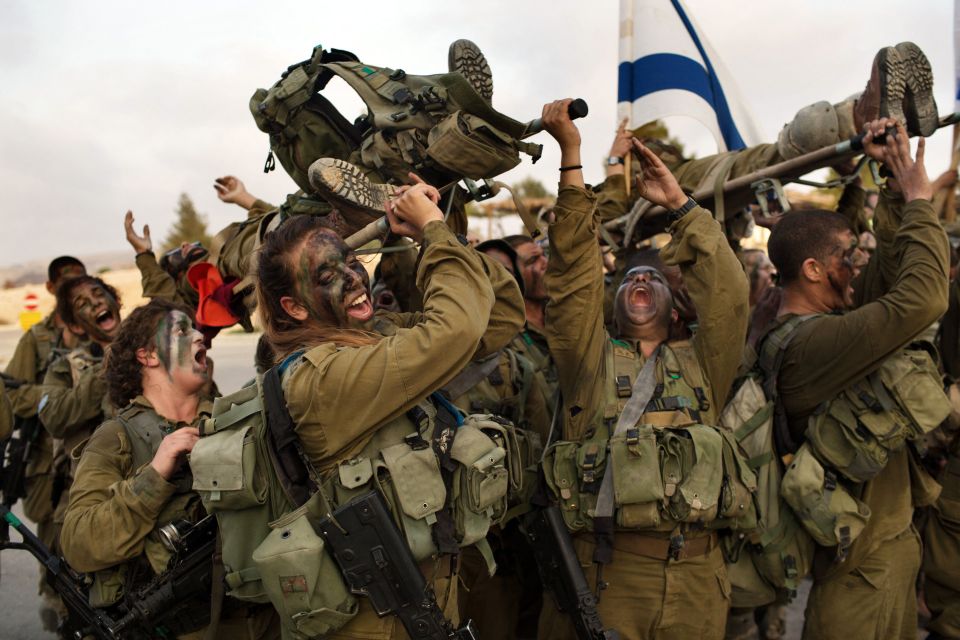 Israeli soldiers of the 33rd Caracal Battalion celebrate