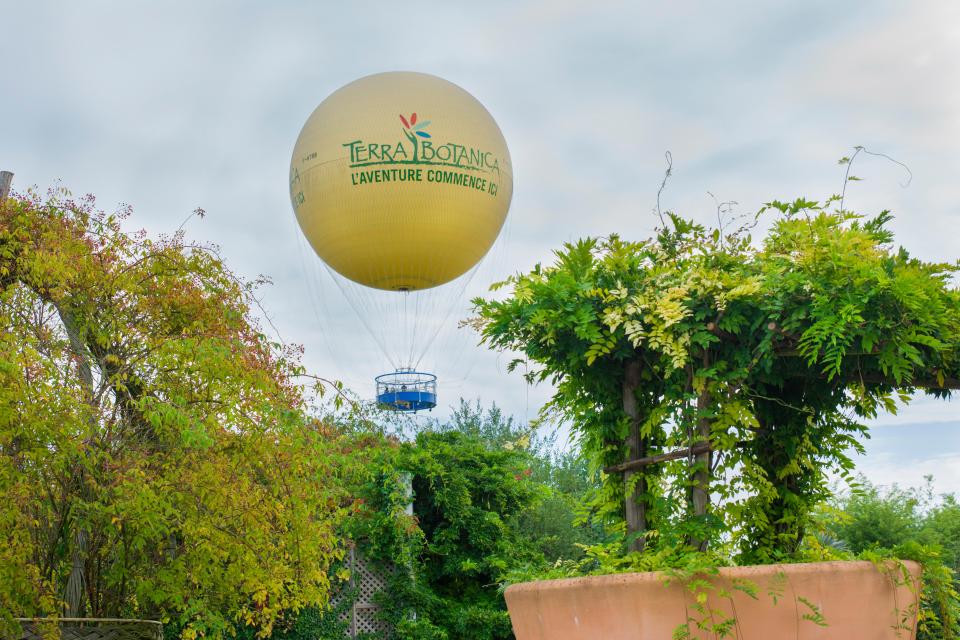 Guests can view the park from a hot air balloon that rises above the park