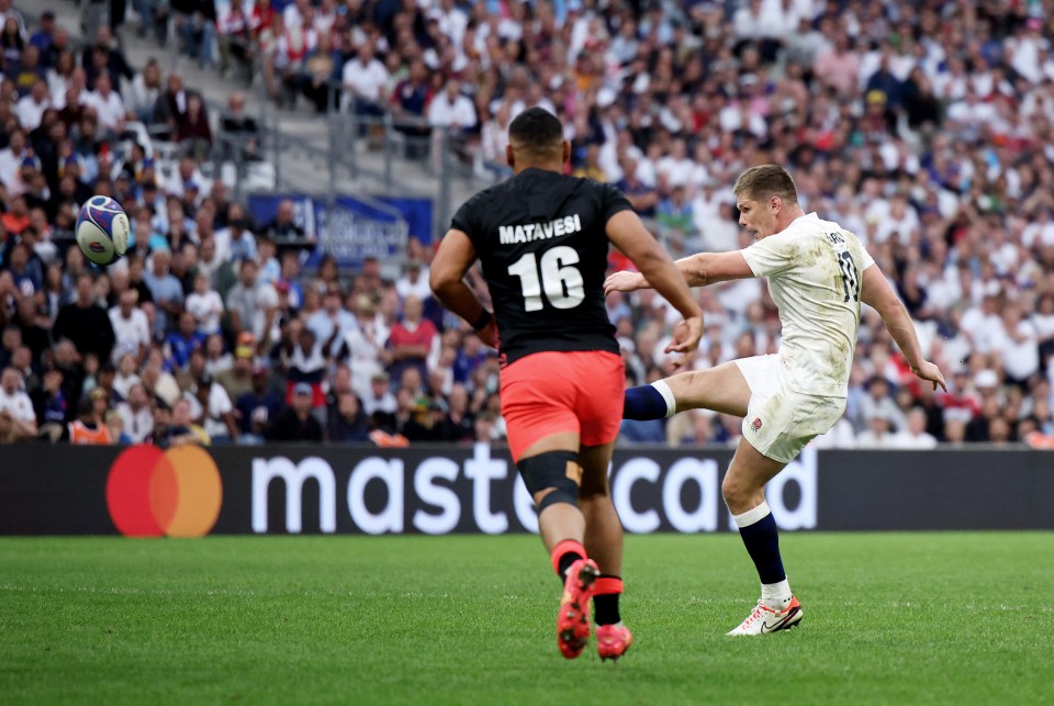 Owen Farrell scored a crucial drop goal for England late on