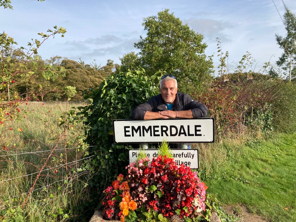 Paul posed for a snap at the iconic Emmerdale sign