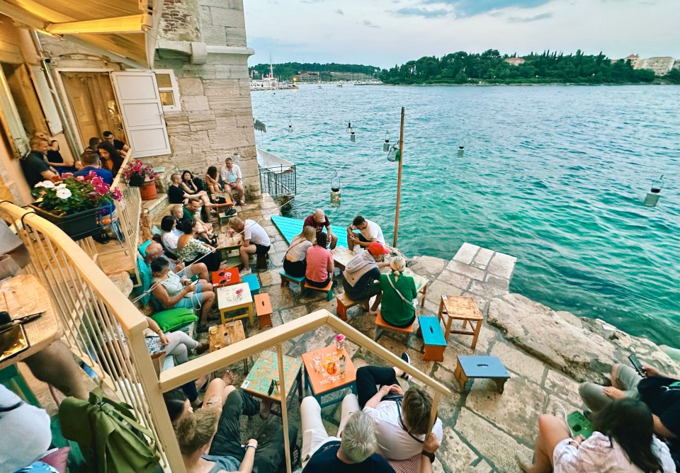 The sublime Mediterraneo cocktail bar is right by the water’s edge