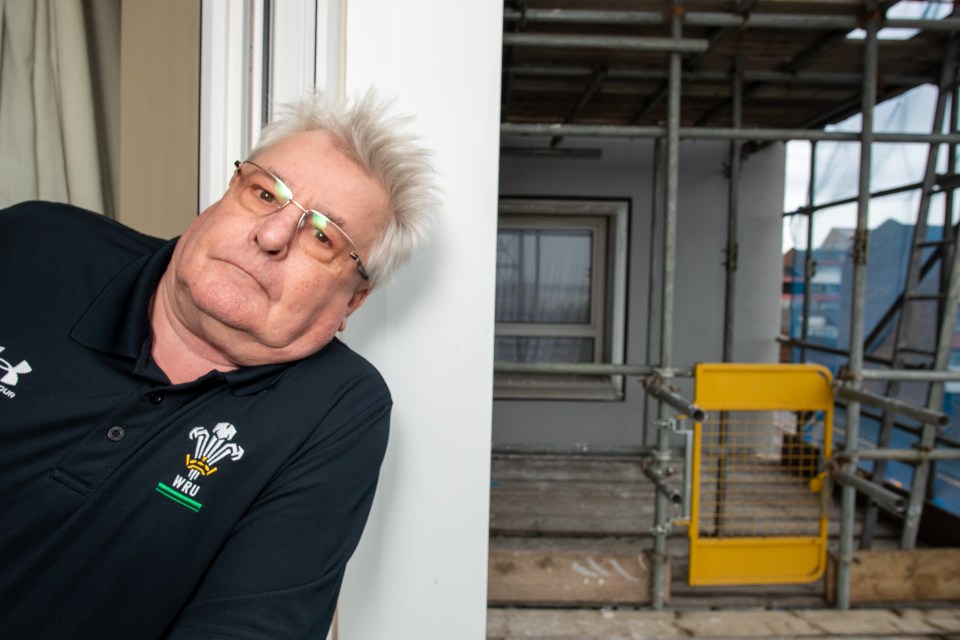 Gary showed The Sun the close proximity of the scaffolding next to his flat