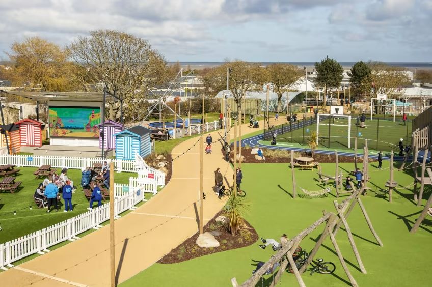 Caister-on-sea Holiday Park is now owned by Haven, and it is home to a number of caravans and deck houses