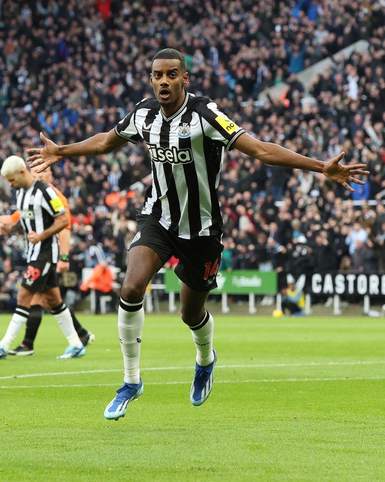 Alexander Isak opened the scoring for the Magpies