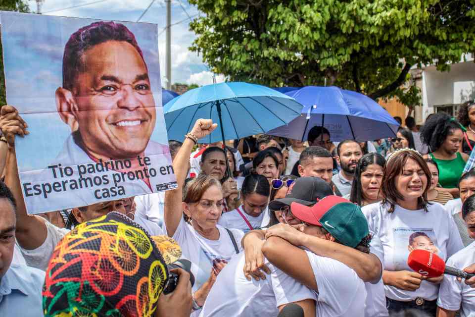 Relatives, friends and well-wishers took to the streets of Barrancas to demand Luis Manuel Diaz's release