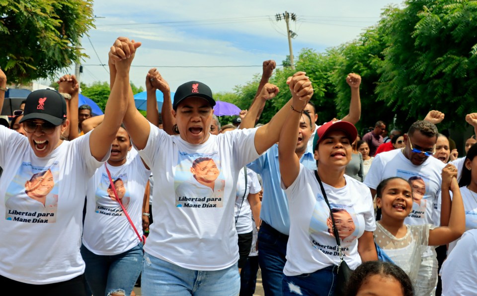 Hopes are rising as Colombian military officials said Luis Diaz's dad could be free in hours