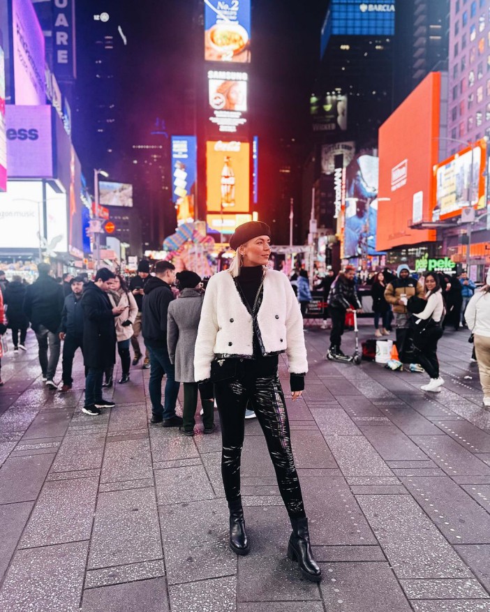 A Place in the Sun's Danni Menzies hailed stunningly beautiful as she shares glam snaps from New York getaway., //www.instagram.com/p/CzoLDMLOiYH/?igshid=b3ZmZWd1ZnAzYzFw,