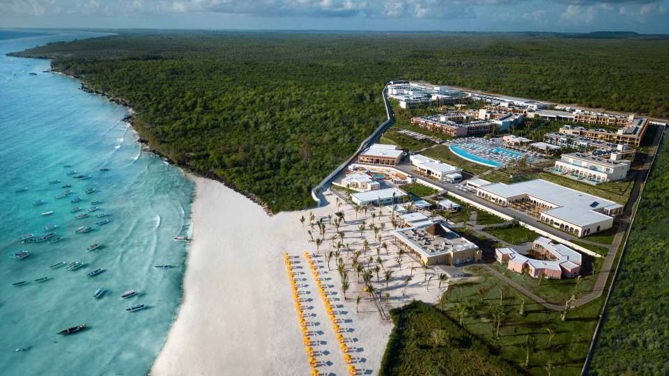 The stunning Emerald Resort and its private beach on the Indian Ocean