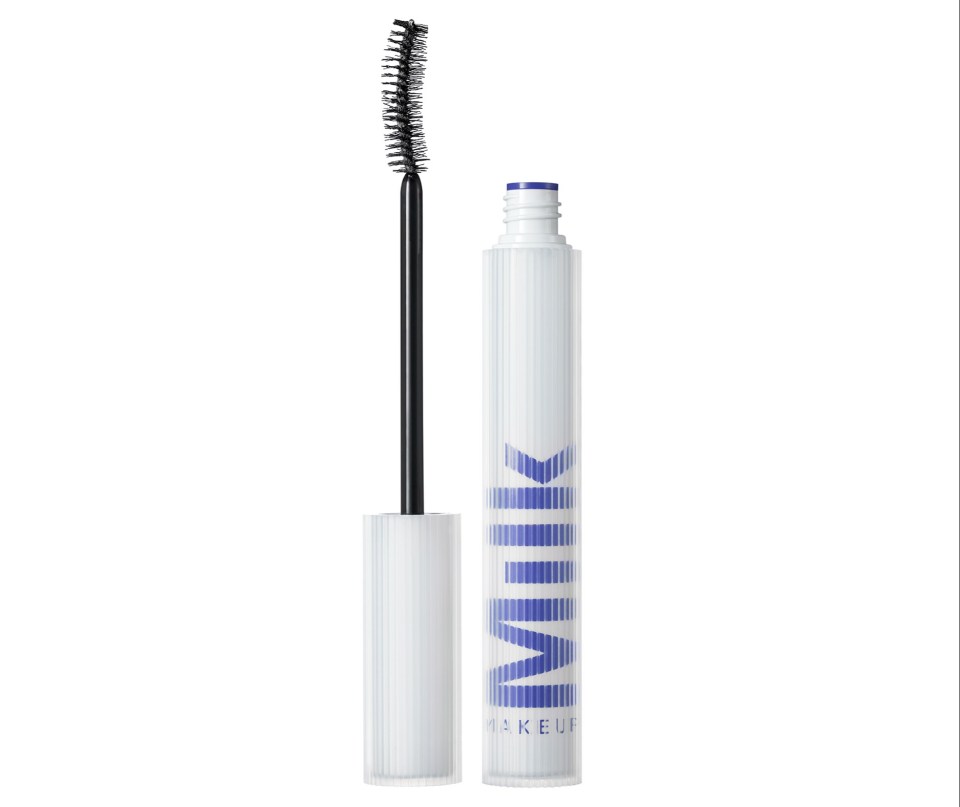 Come rain or shine, this mascara keeps lashes in place all day