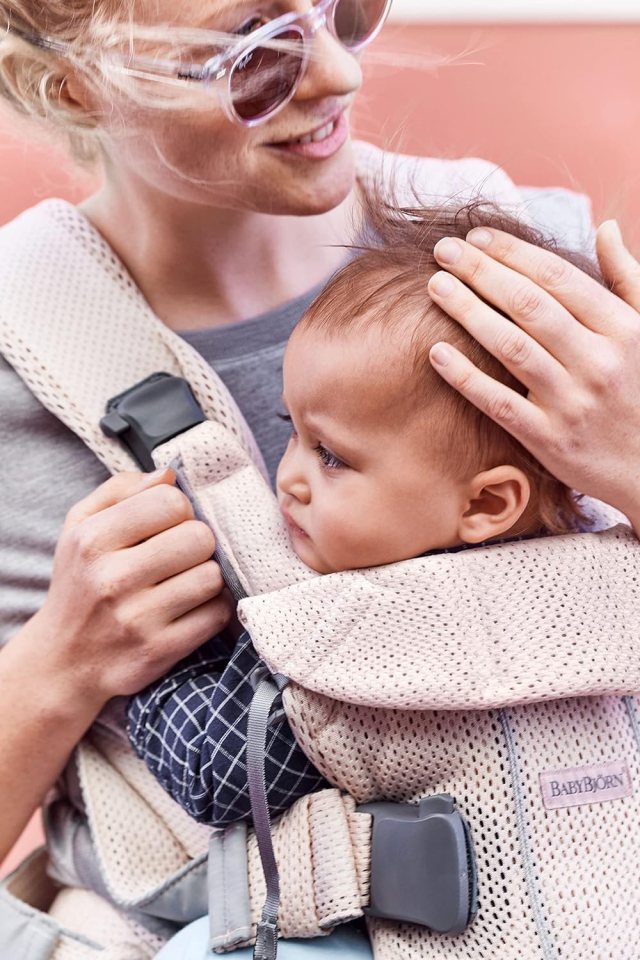 BabyBjörn Baby Carrier One Air in pearly pink