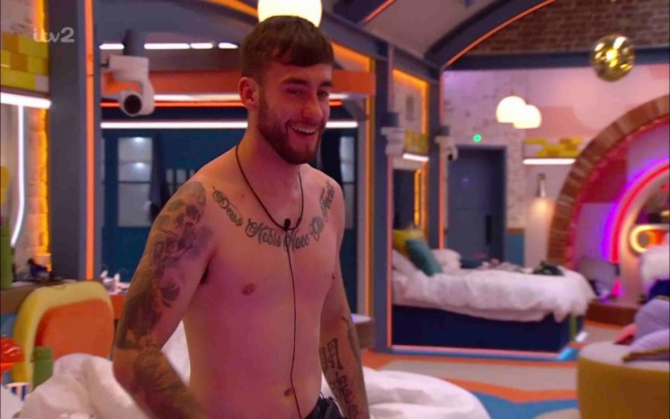 EROTEME.CO.UK FOR UK SALES: Contact Caroline 0208 374 8542 If bylined must credit ITV2 Big Brother - Day 25 Picture shows: Paul gets into Olivia's bed she shares with Noky to prank her, but Noky is there first instead of Olivia! NON-EXCLUSIVE: Date: Wednesday 1st November 2023 Job: 231101UT15 London, UK EROTEME.CO.UK Disclaimer note of Eroteme Ltd: Eroteme Ltd does not claim copyright for this image. This image is merely a supply image and payment will be on supply/usage fee only.