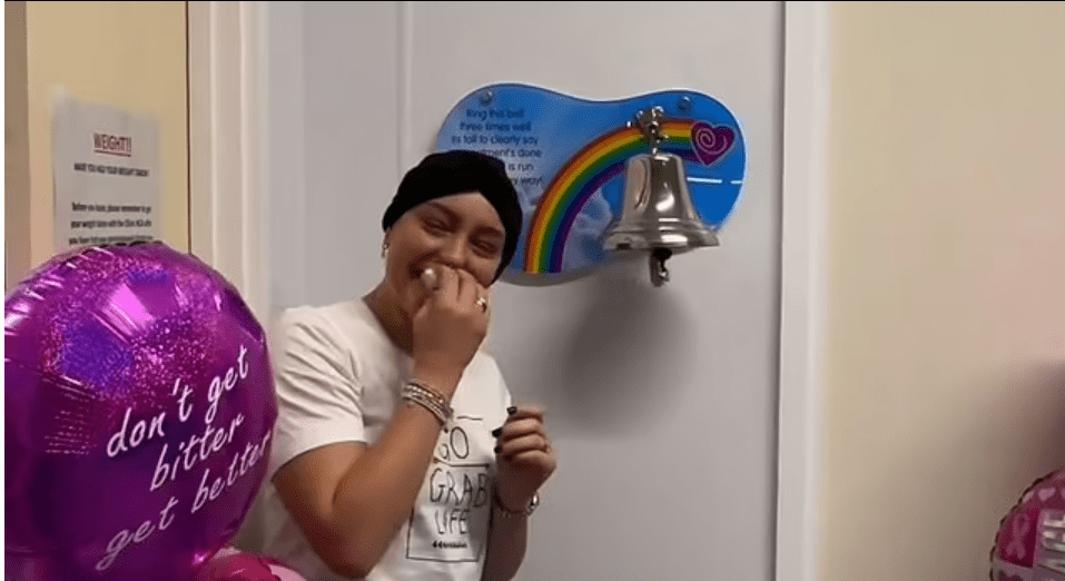 Amy rang the cancer treatment bell in an emotional clip posted on her Instagram story