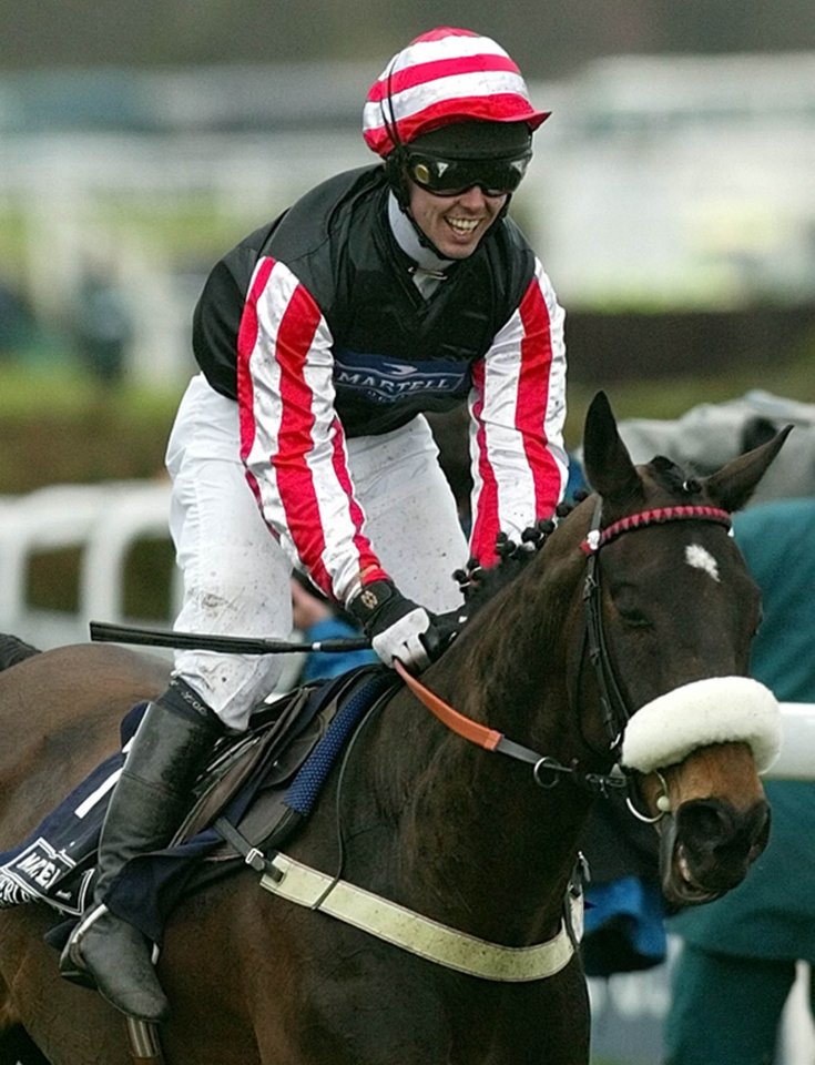 Lee won the Grand National in 2004 aboard Amberleigh House