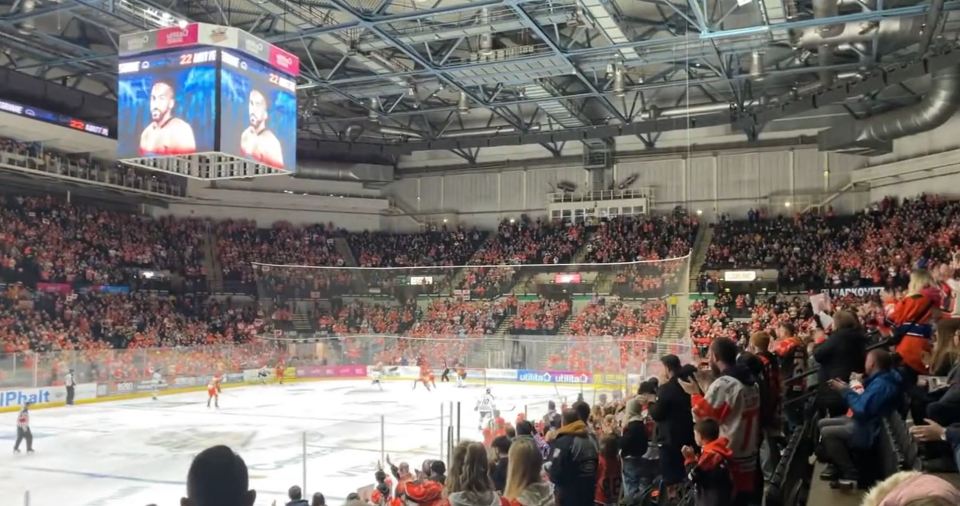 This is the moment Matt Petgrave was given a standing ovation at Sheffield's Utilita Arena