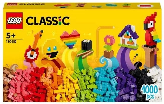 Today's deal of the day is a Lego set which would make the ideal Christmas present for kids