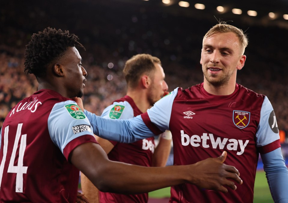 West Ham upset Arsenal to make it to the last eight