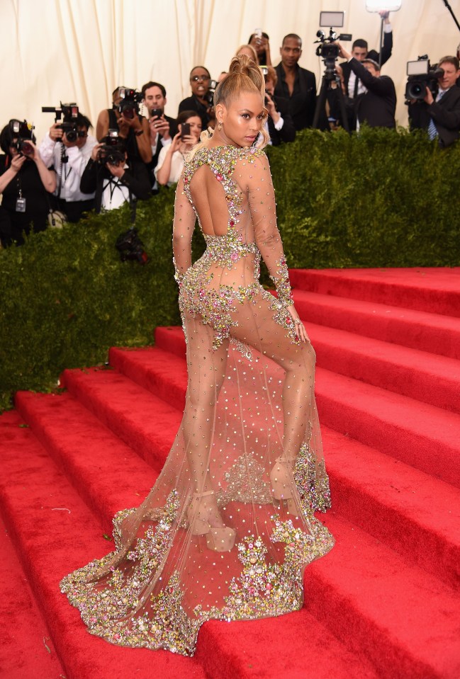 Queen Bey kept things classy with this fabulous frock