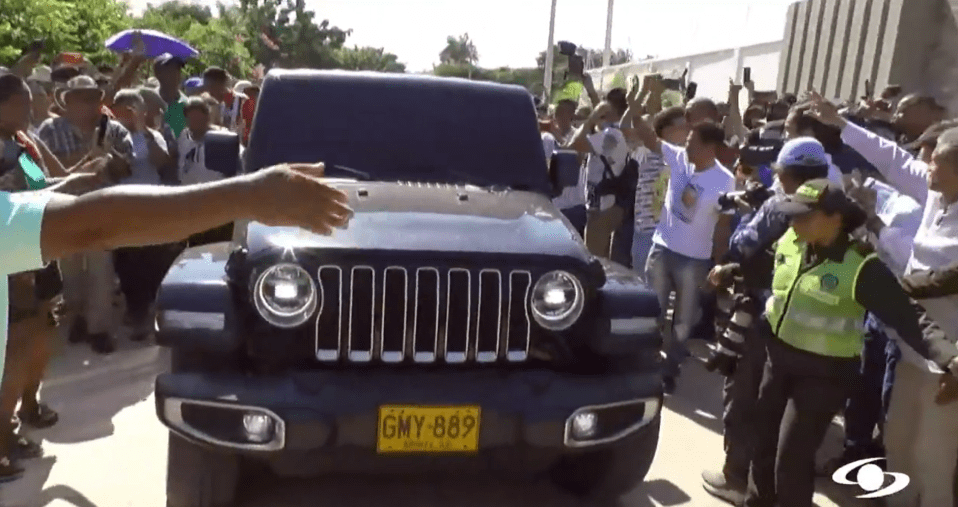 A car carrying Díaz made its way through streets of cheering friends and neighbours as he returned to his hometown of Barrancas