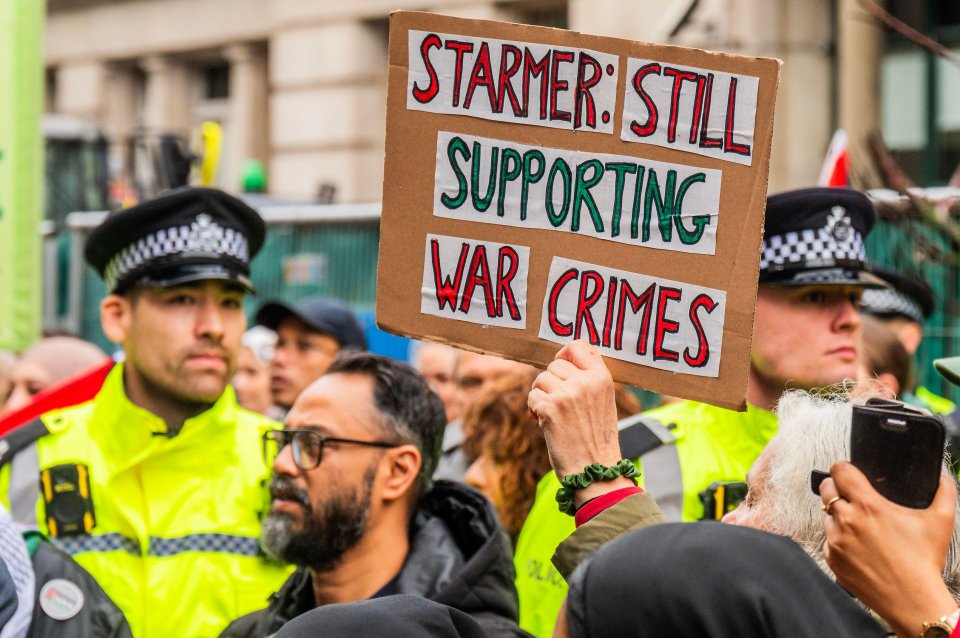 Protestors gathered outside Sir Keir Starmer's office to demand he backs calls for a ceasefire