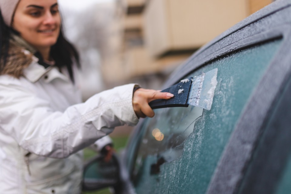 Motors experts warned drivers over a potentially dangerous method of de-icing their windows