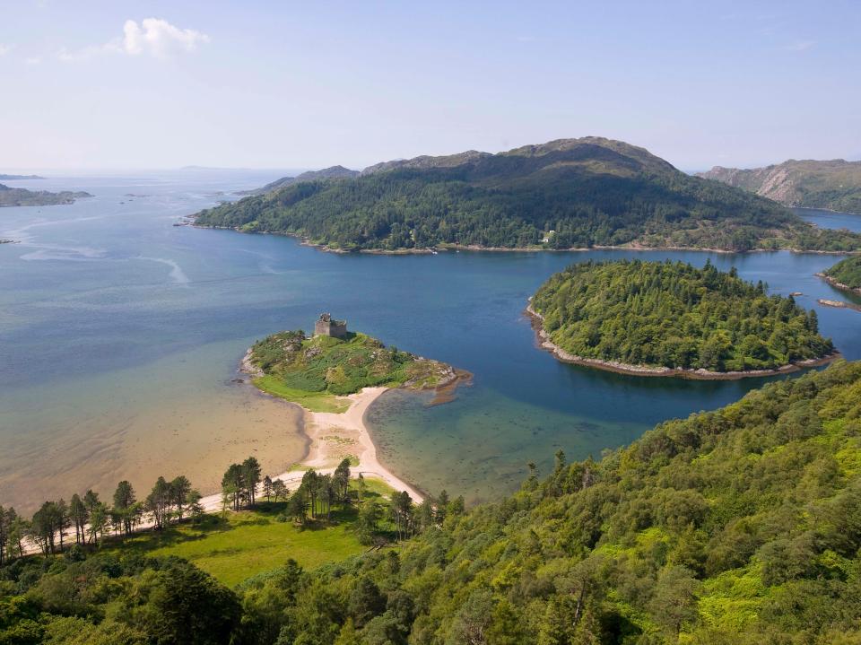 The island can also be reached via a helicopter, which is how Richard Branson prefers to arrive when he holidays on Eilean Shona