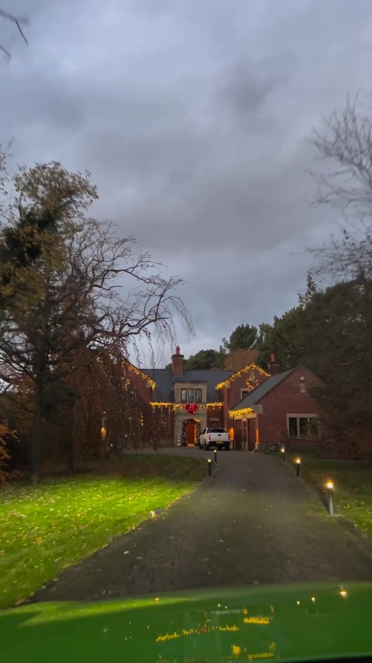 Kerry captured the decorations in full glory as she drove up to her mega mansion