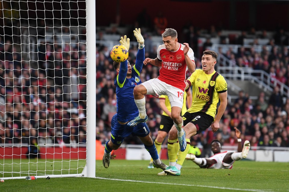 Leandro Trossard set the Gunners on their way