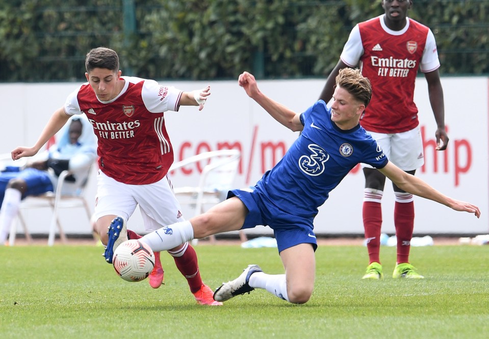 a soccer player wearing a red emirates fly better jersey