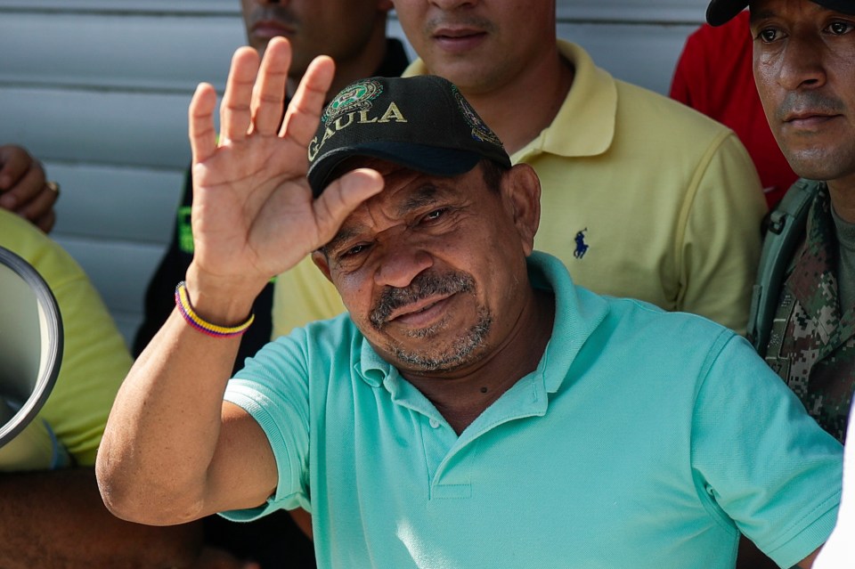 Luis Manuel Díaz waves to neighbors in Barrancas