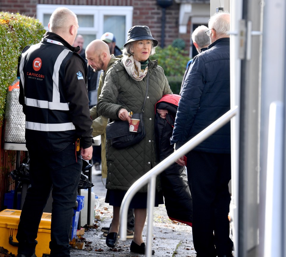 Pics Paul Cousans/Mark Campbell.Zenpix Ltd/Mcpix Ltd.Coronation Street.EXCLNB.. Embargoed till 18.00pm today.Maureen Lipman was back on the set of Corrine today closely guarded by Security ..Maureen playing Evelyn) was trying to keep eye on a cagey suspect who it is thought has been mistreating dogs