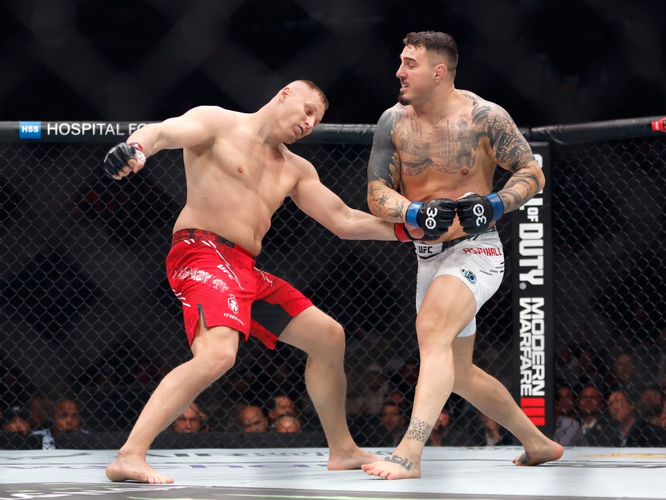 Aspinall claimed the interim UFC Heavyweight Title with a KO win over Sergei Pavlovich