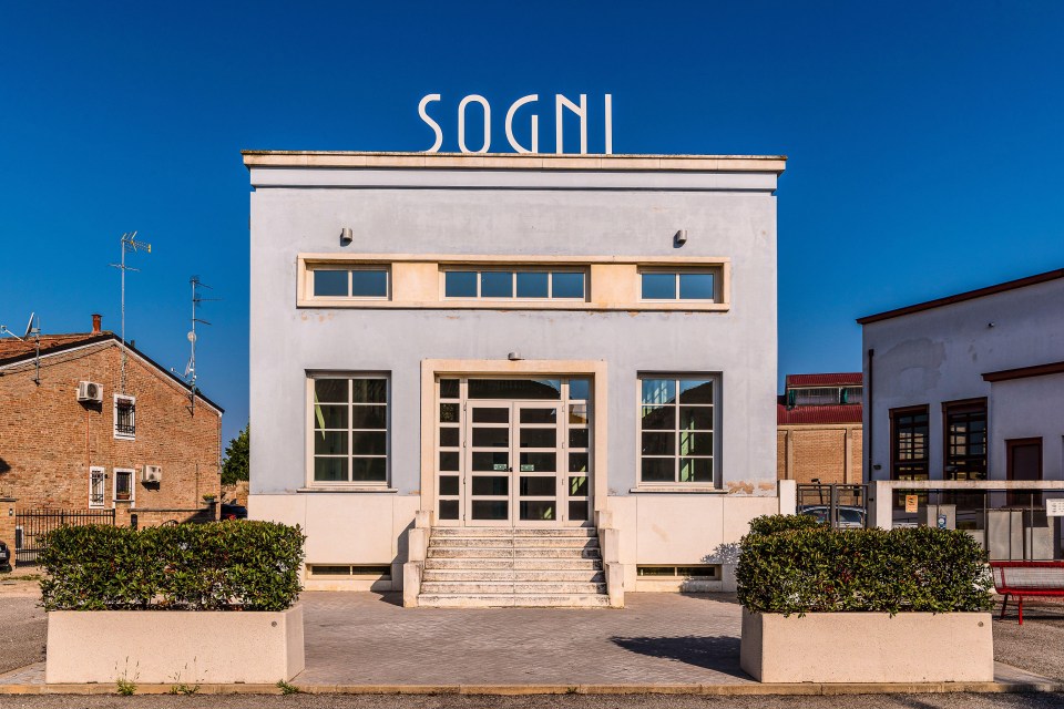 Tresigallo’s most popular building is the former bathhouse with Sogni on top, meaning dreams in Italian