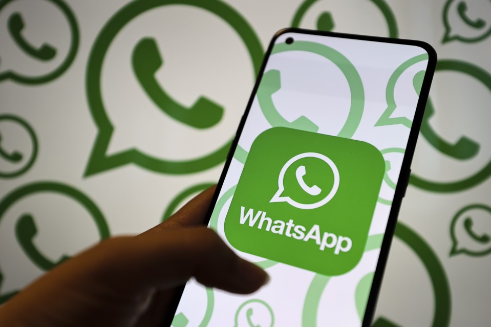 Archiving old conversations on WhatsApp is super simple