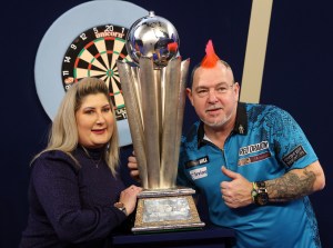 LONDON, ENGLAND - JANUARY 03: Peter Wright of Scotland celebrates the win with wife Joanne during the Finals against Michael Smith of England during Day Sixteen of The William Hill World Darts Championship at Alexandra Palace on January 03, 2022 in London, England. (Photo by Luke Walker/Getty Images)