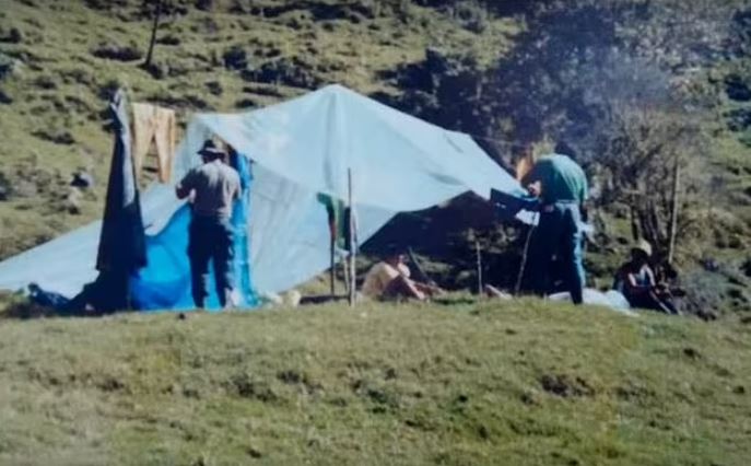 The rough shelters used in the Samoan camp