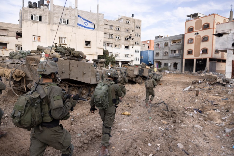 Street-by-street fighting is now taking place in parts of the Gaza Strip