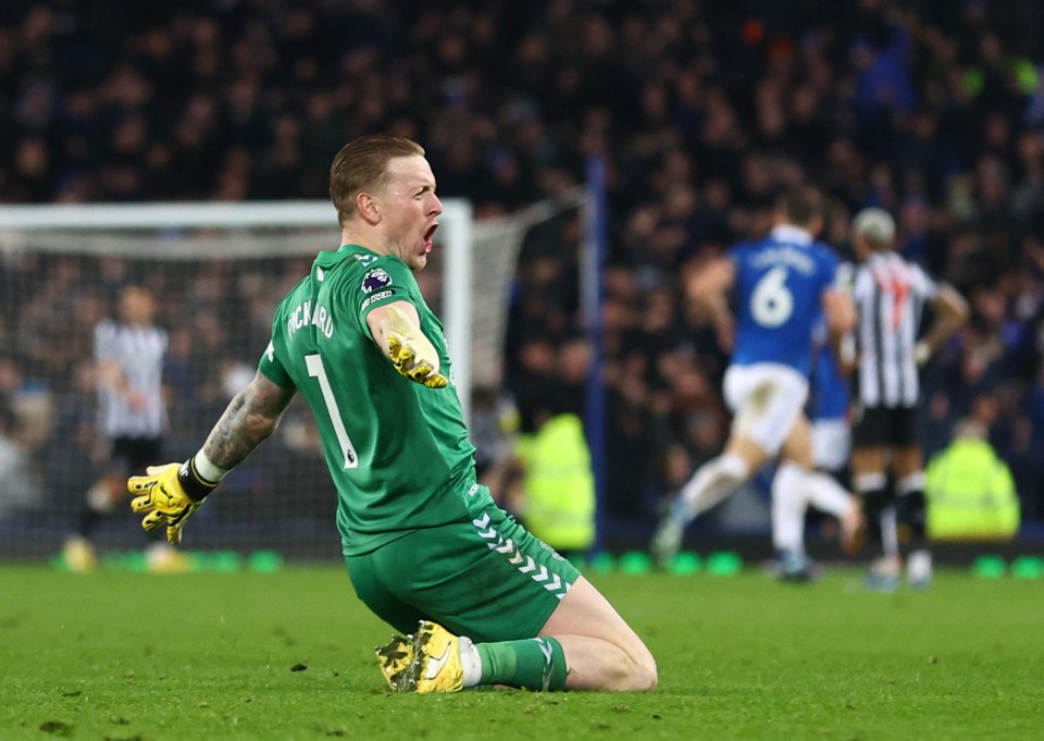 Pickford celebrated by sliding on his knees