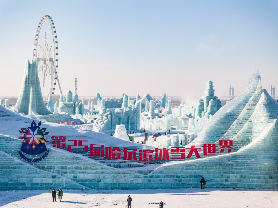 Harbin's festival attracts an average of 18 million visitors from around the world every year