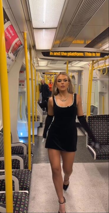 The blonde beauty made sure all eyes were on her as she strutted through the London tube