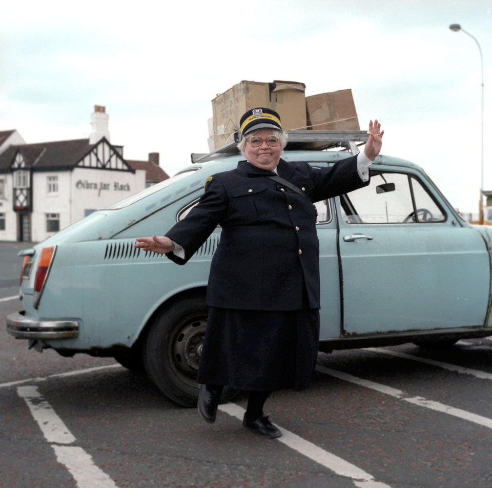 Mo appeared as Tanya the Traffic Warden on Super Gran in 1985