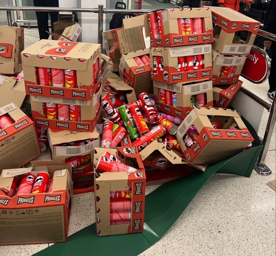 Customers reportedly took whole crates of Pringles to the tills