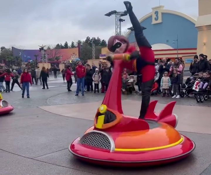 Mrs Incredible showed off  her impressive flexibility as fans looked on