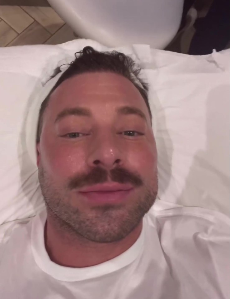 Duncan James showed off the result of his latest facial