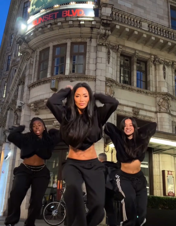 The pop sensation wore a black crop top as she danced in front of the Savoy Theatre