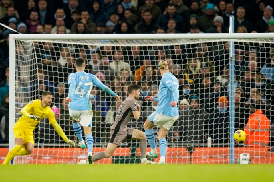 Erling Haaland missed an open goal for Manchester City against Tottenham