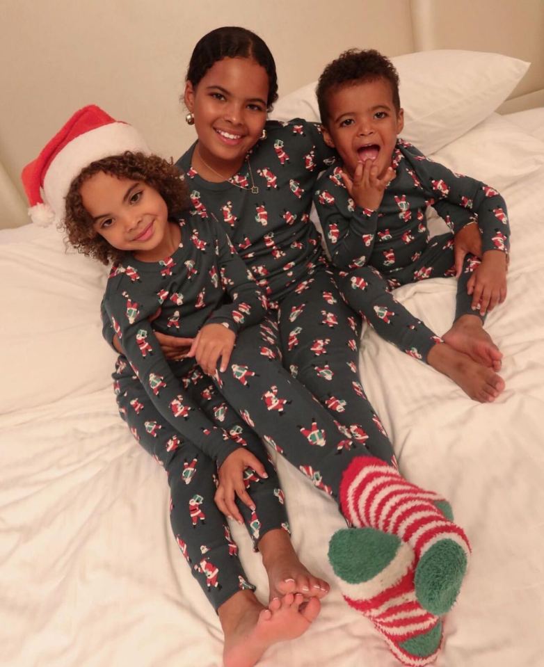 Rochelle's kids looked adorable in green pyjamas today