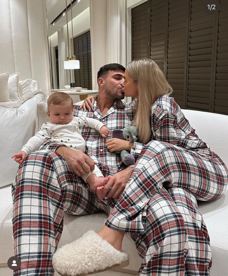 Molly Mae Hague and Tommy Fury put split rumours to bed with a festive photo