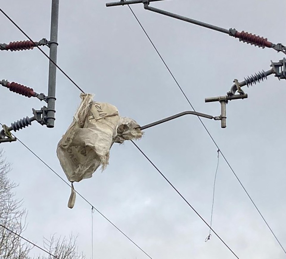 , London Euston, @NetworkRailEUS, Our engineers are working to remove a bag that has been caught on the overhead power line between Stoke and Crewe. , , Please check with , @nationalrailenq,  before you travel and with train operators. , , Sorry for delays to journeys while we work hard to get you on the move.