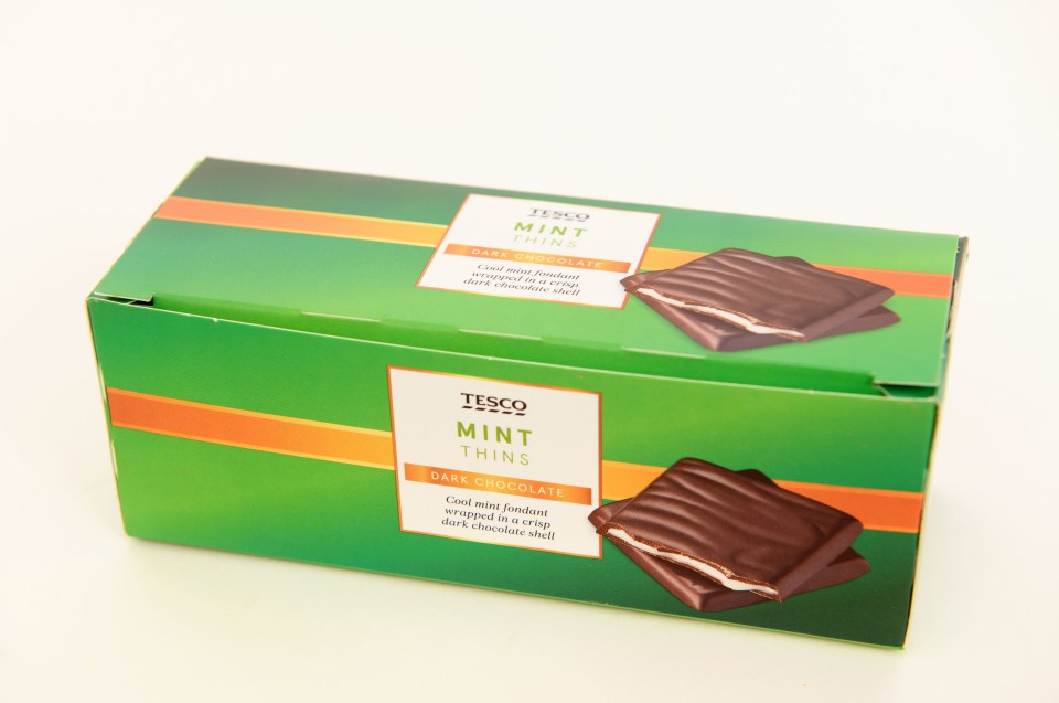 Chocolate after eight alternatives * Pics - Adrian Sherratt - 07976 237651 .Christmas consumer test of chocalate mint thins with Laura Stott (1 Dec 2023)..- Walkers Mint Thins..